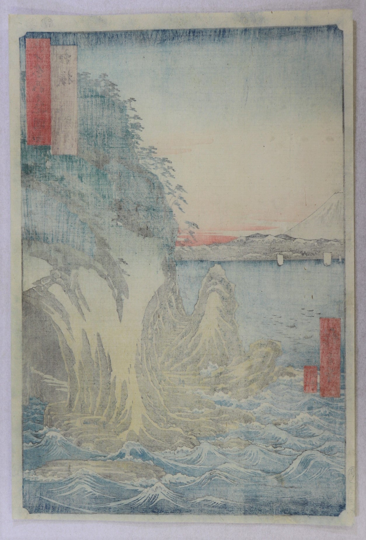 Enoshima in Sagami Province from the series "Famous Places in the Sixty-odd Provinces " by Hiroshige /Enoshima dans la province de Sagami de la série  "Célèbres lieux d'un peu plus de soixante Provinces " par Hiroshige (1853)